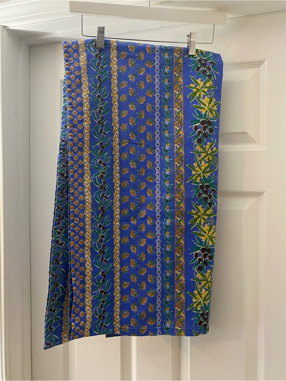 Le Cluny. Fabric Tablecloth. Blue/Yellow. 105X53. Made in France.